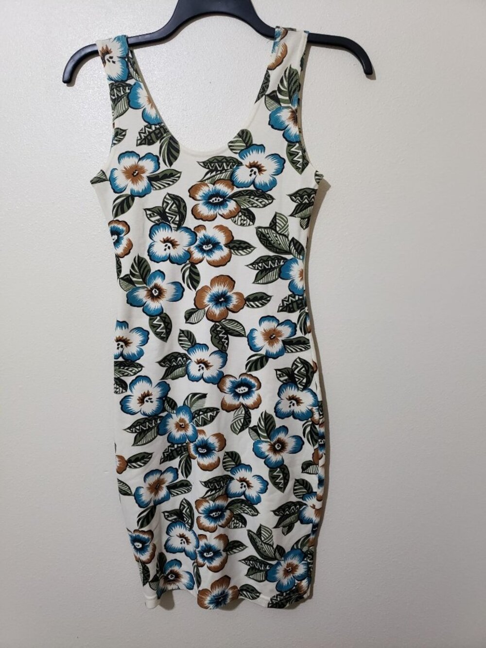 DB Sport tropical colors, stretchy, sleeveless dress, size small
